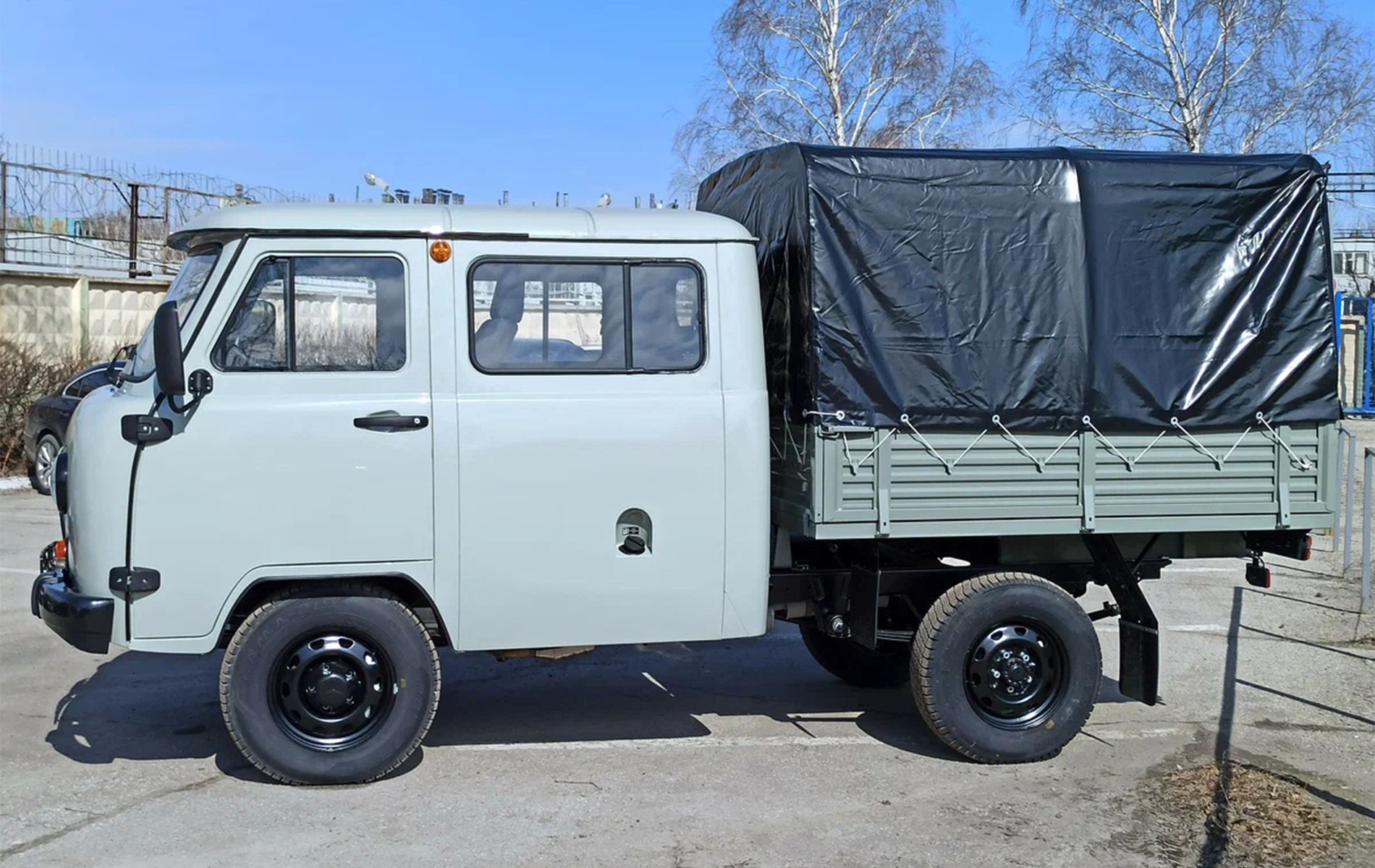 Автосалон: Uaz СГР Двухрядная кабина