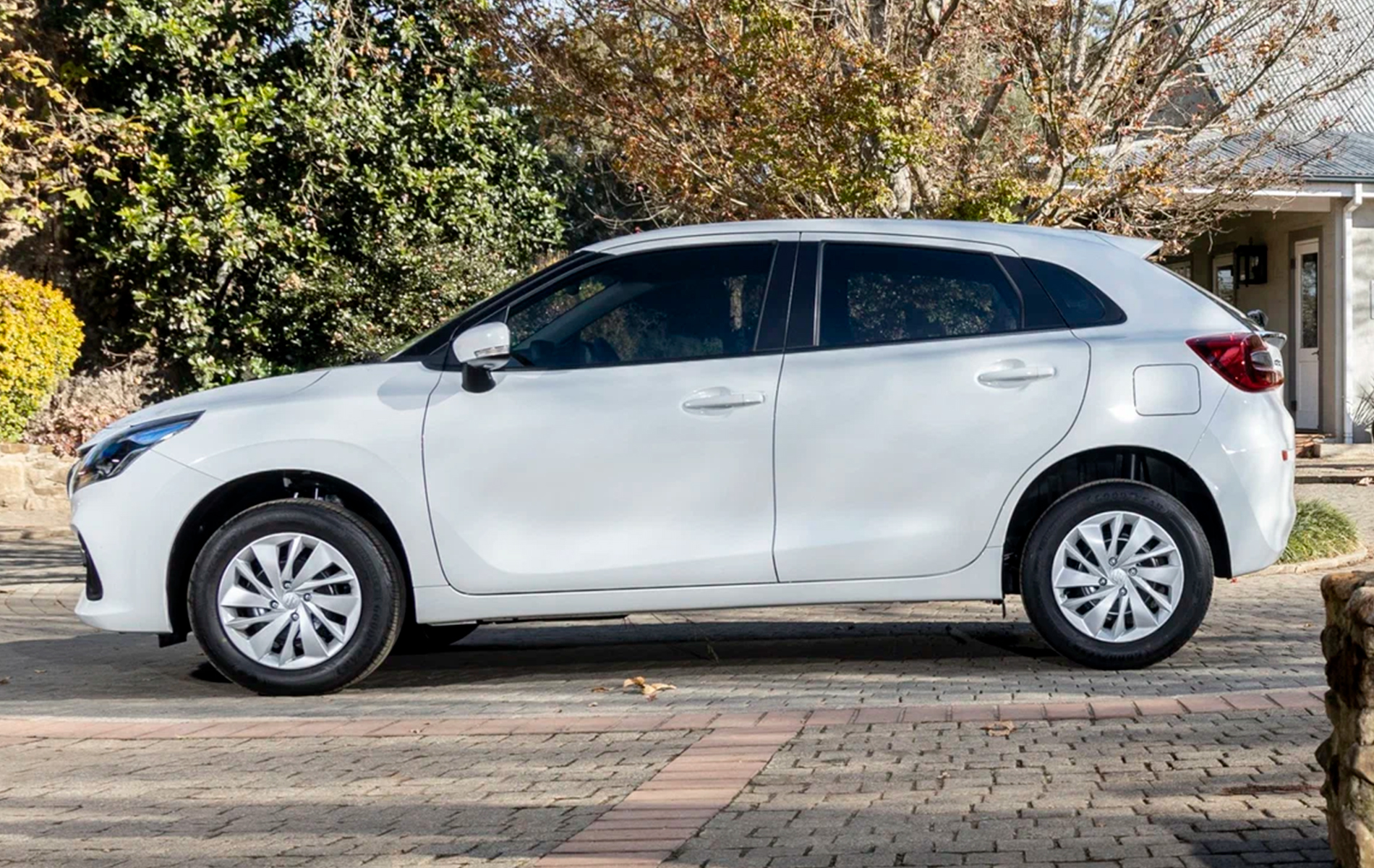 Автосалон: Suzuki Baleno