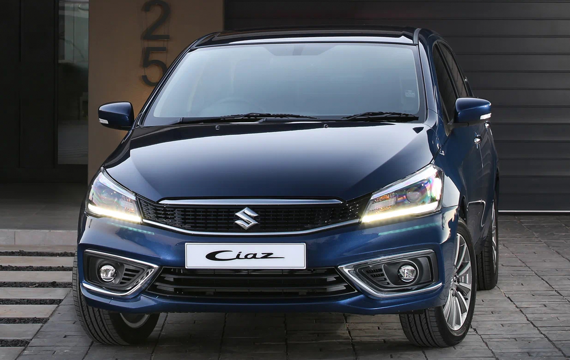 Автосалон: Suzuki Ciaz