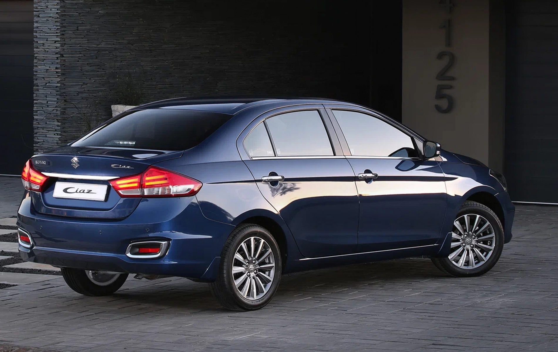 Автосалон: Suzuki Ciaz