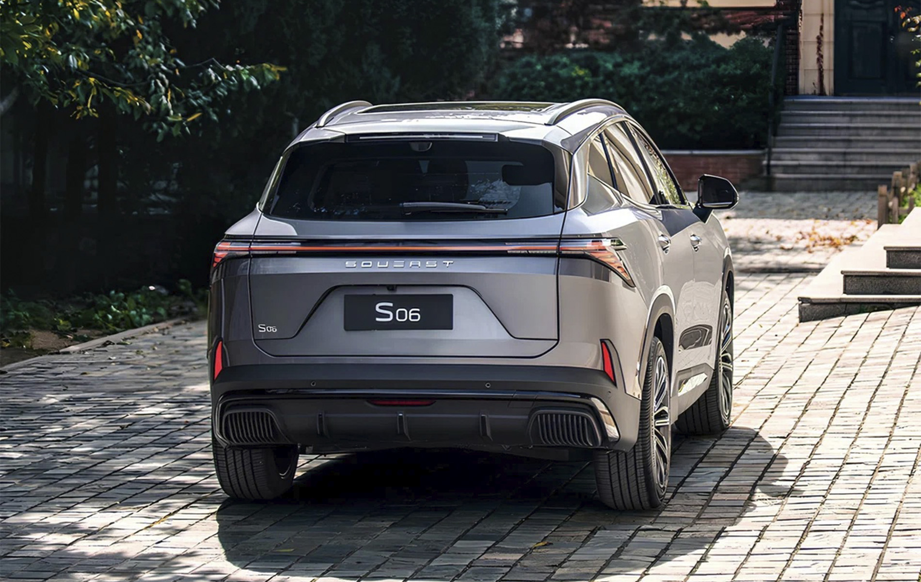 Автосалон: Soueast S06