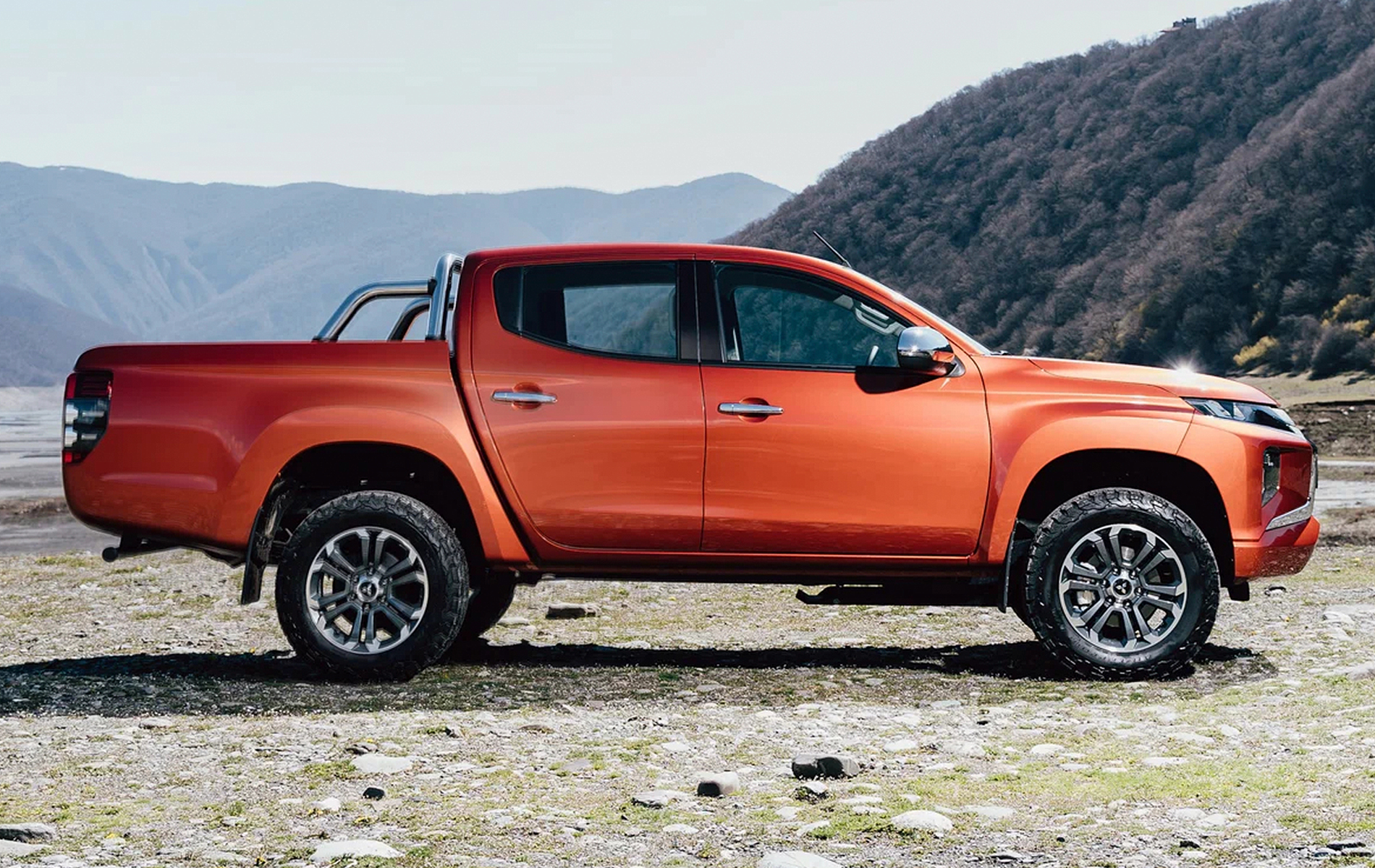 Автосалон: Mitsubishi L200