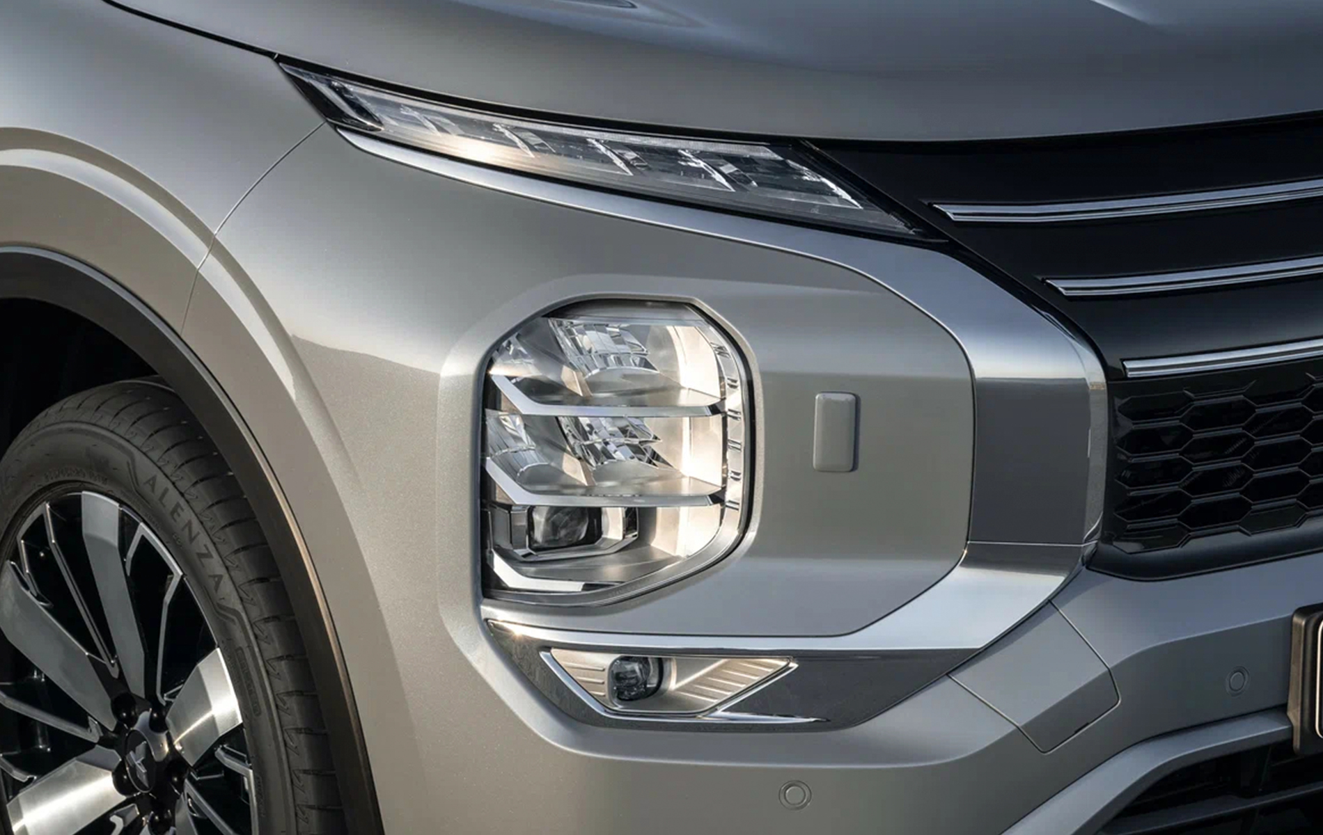 Автосалон: Mitsubishi Outlander New