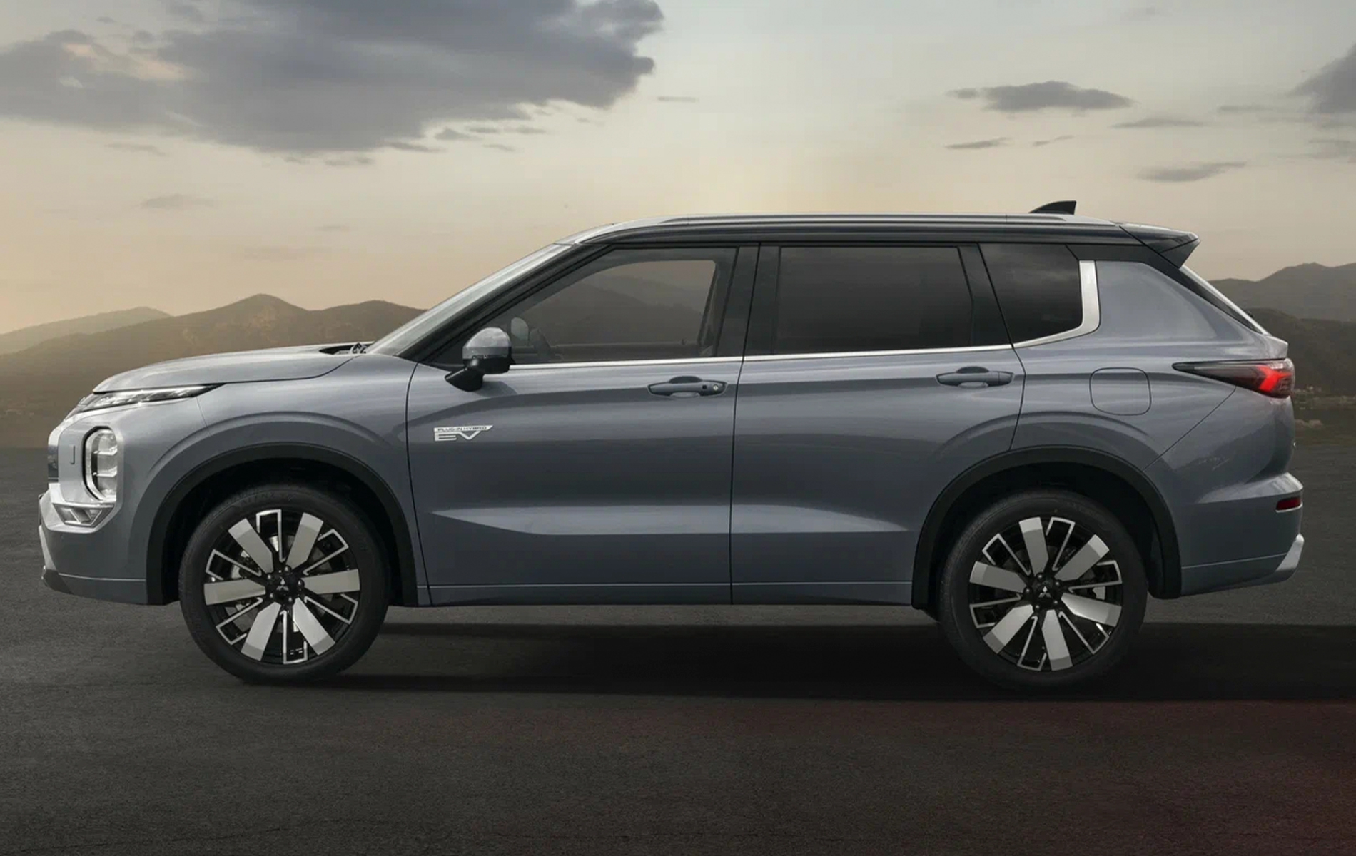 Автосалон: Mitsubishi Outlander New