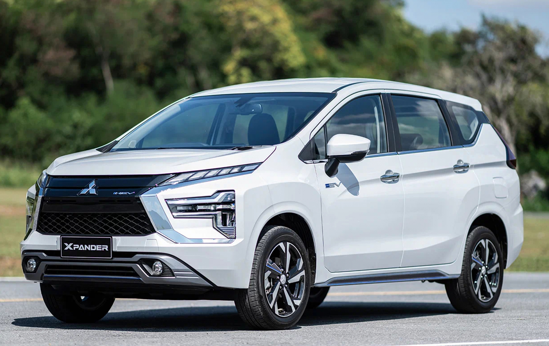 Автосалон: Mitsubishi Xpander