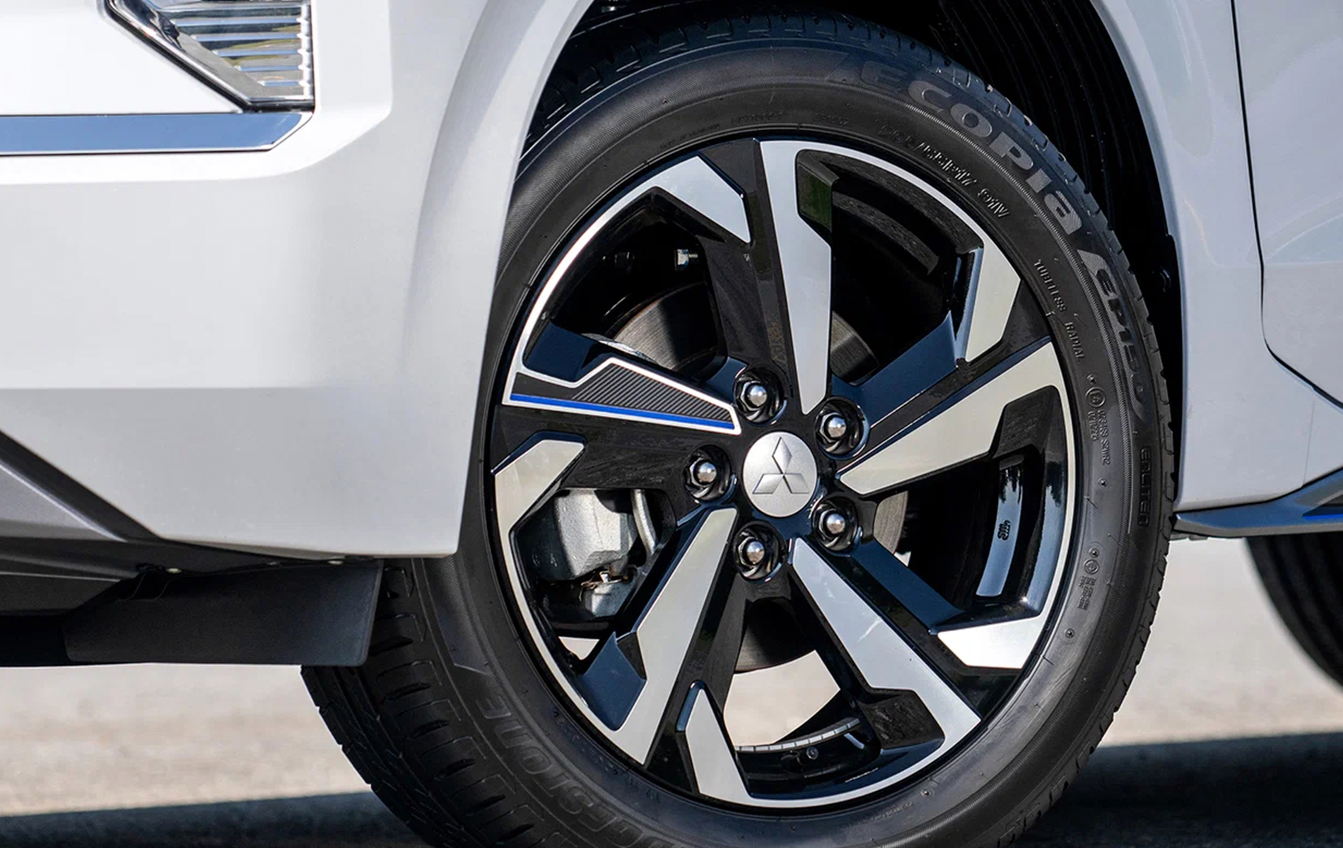 Автосалон: Mitsubishi Xpander