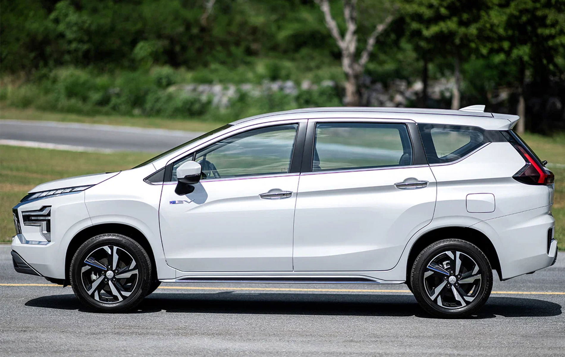 Автосалон: Mitsubishi Xpander