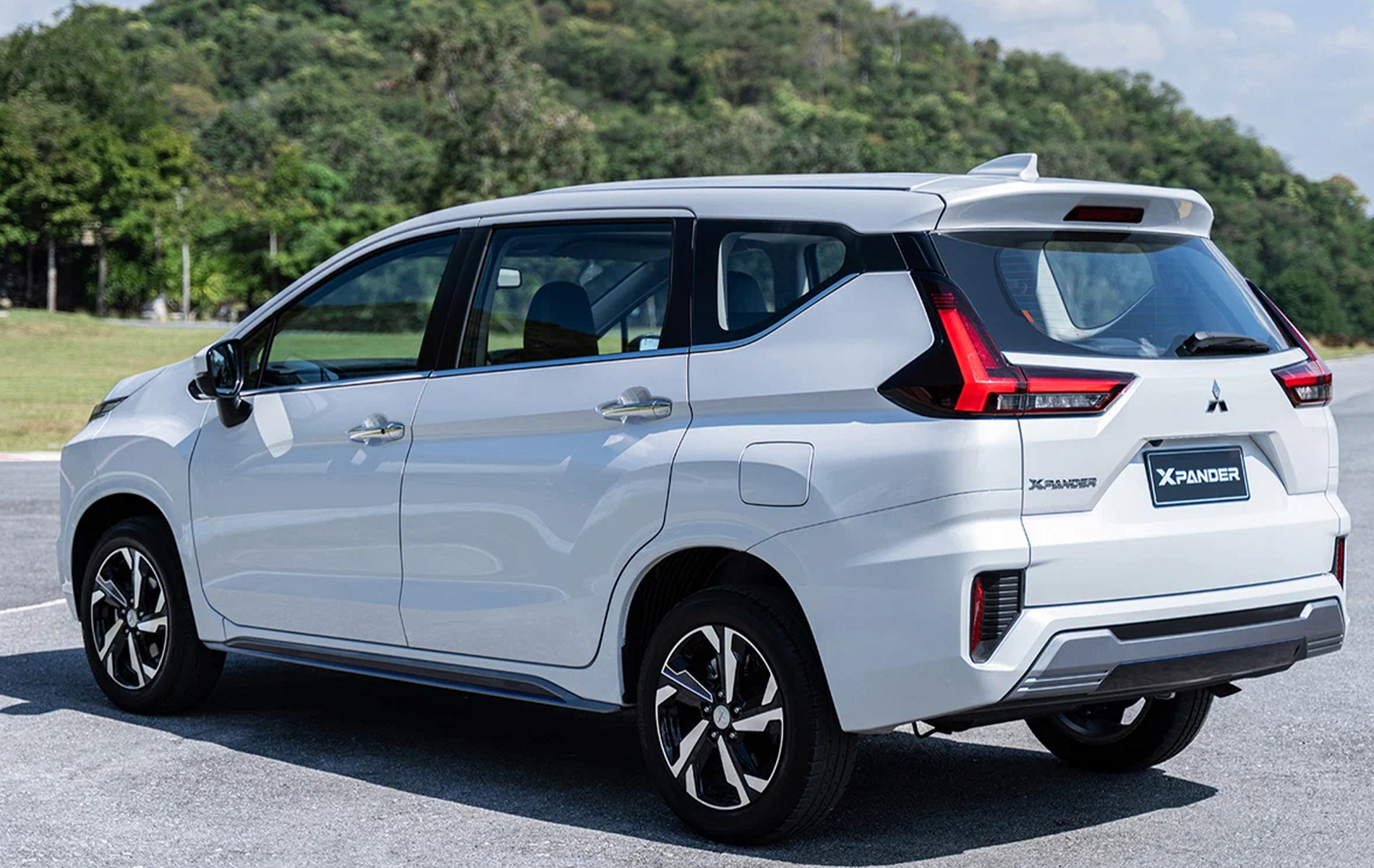 Автосалон: Mitsubishi Xpander