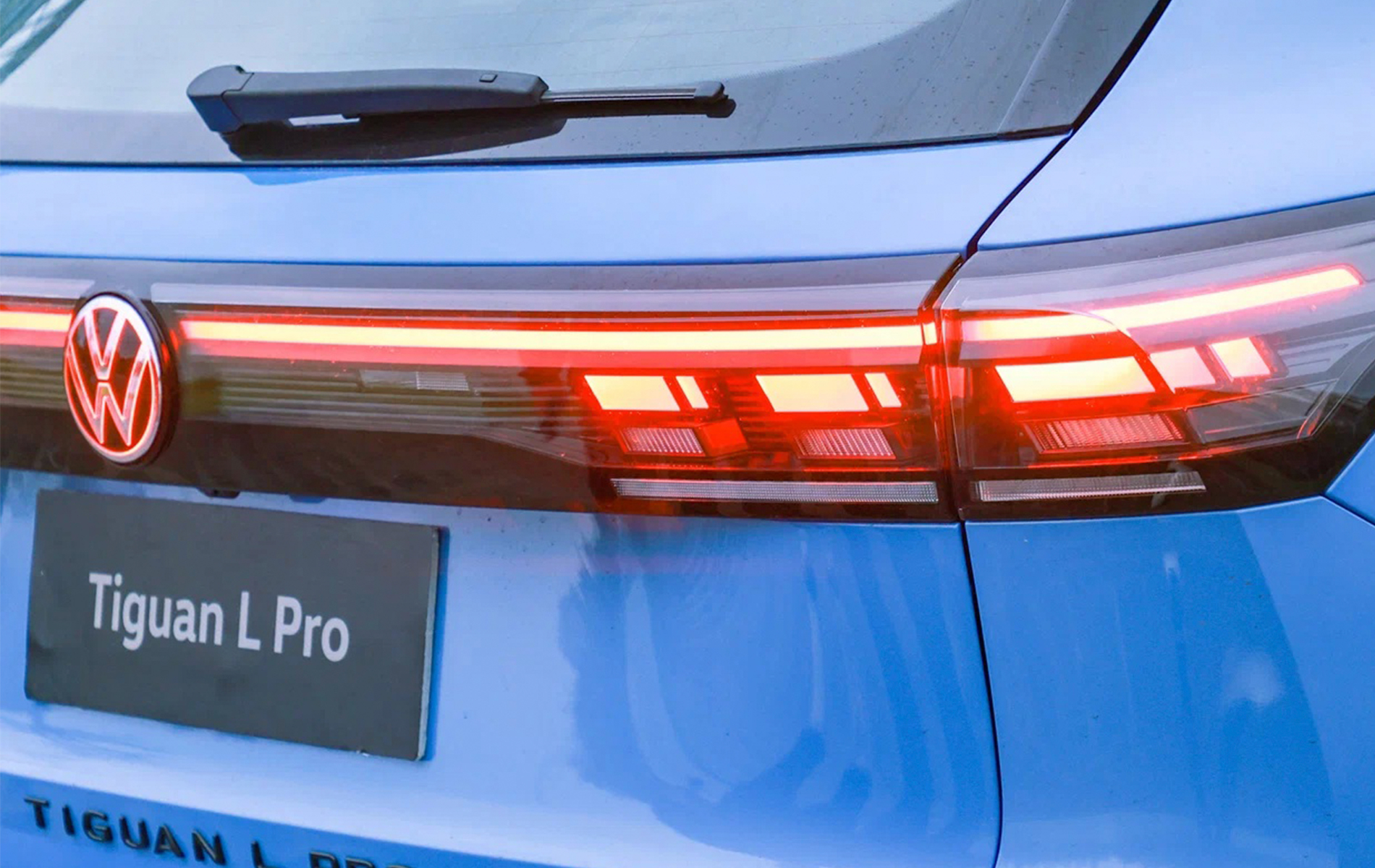 Автосалон: Volkswagen Tiguan L Pro