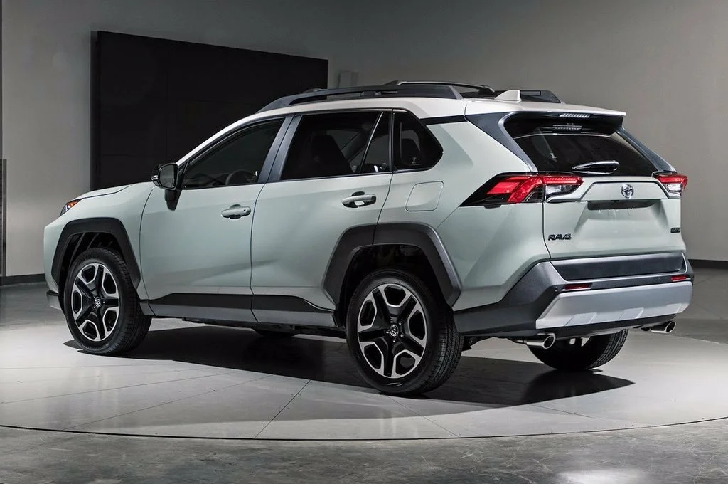 Автосалон: Toyota Rav4