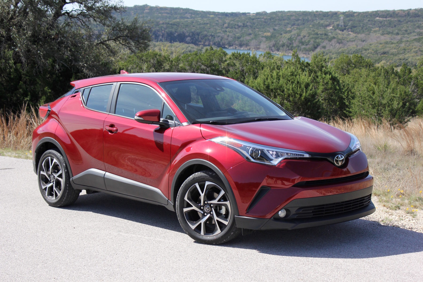 Автосалон: Toyota C-HR