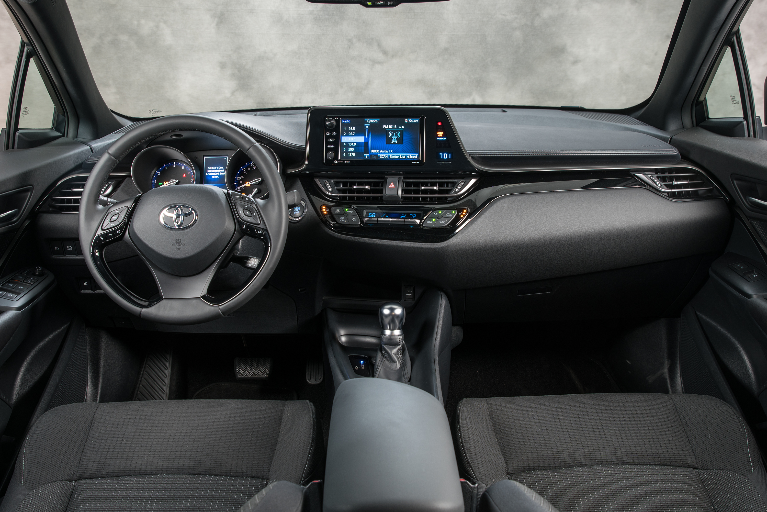 Автосалон: Toyota C-HR