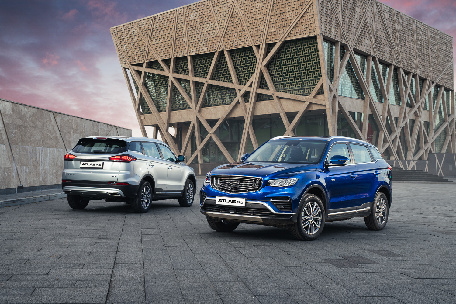 Автосалон: Geely Atlas Pro