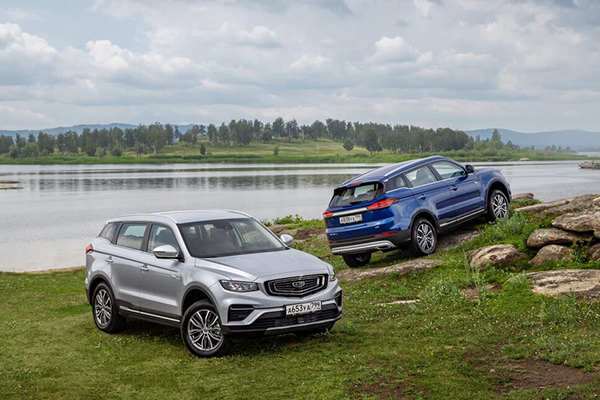Автосалон: Geely Atlas Pro