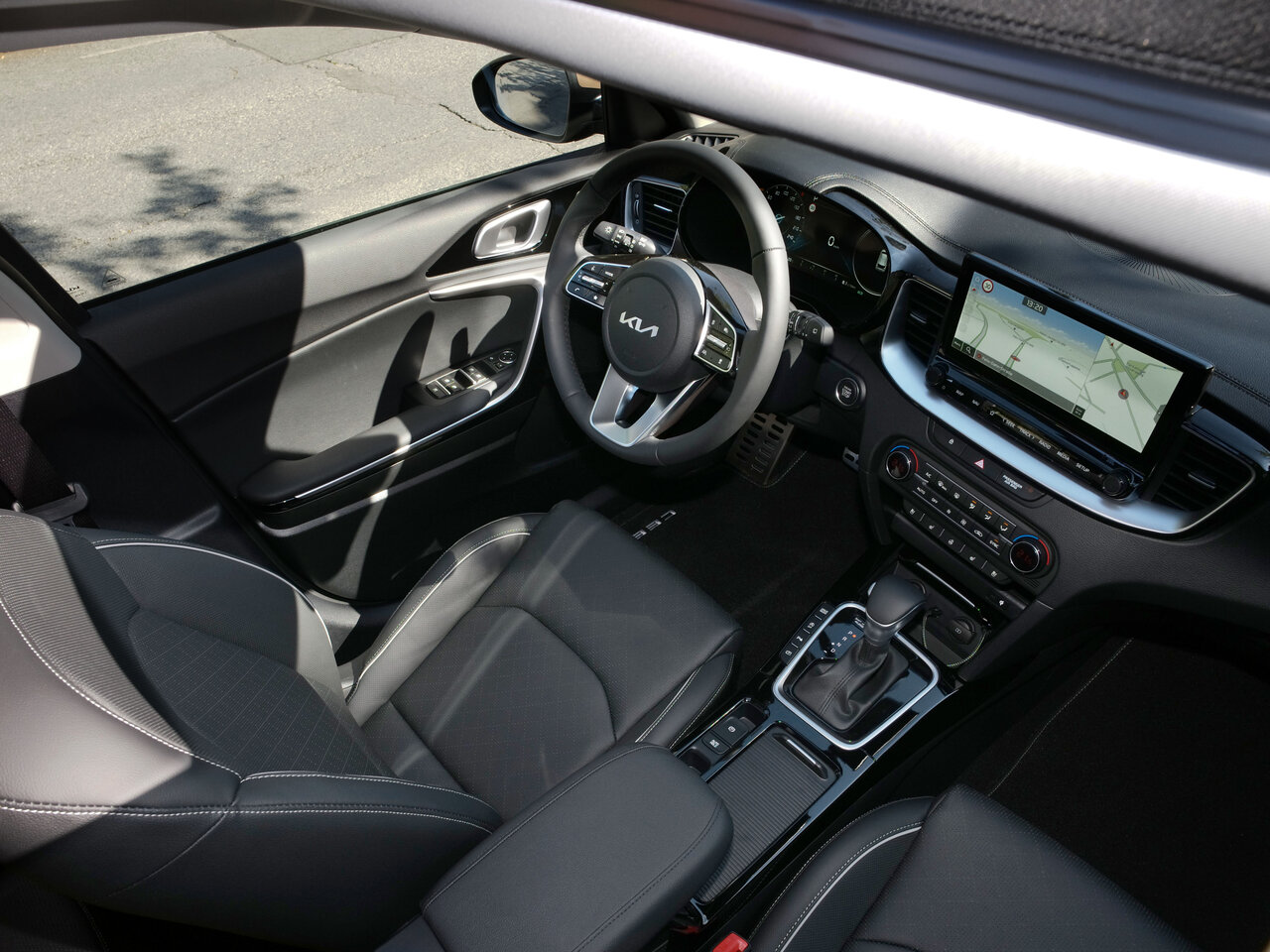 Автосалон: Kia Ceed SW
