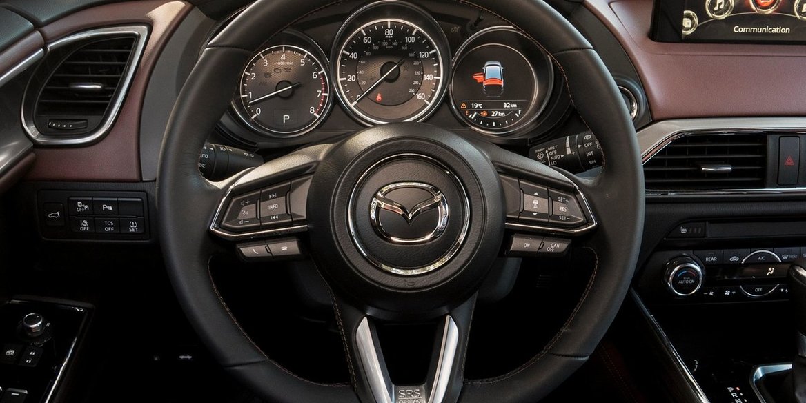 Автосалон: Mazda CX-9