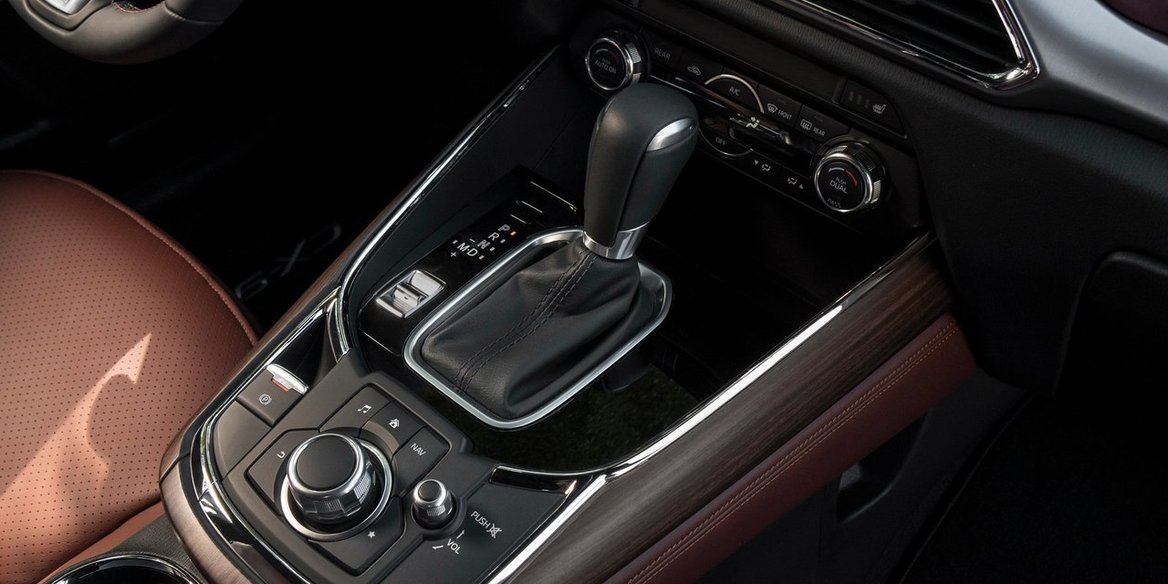 Автосалон: Mazda CX-9
