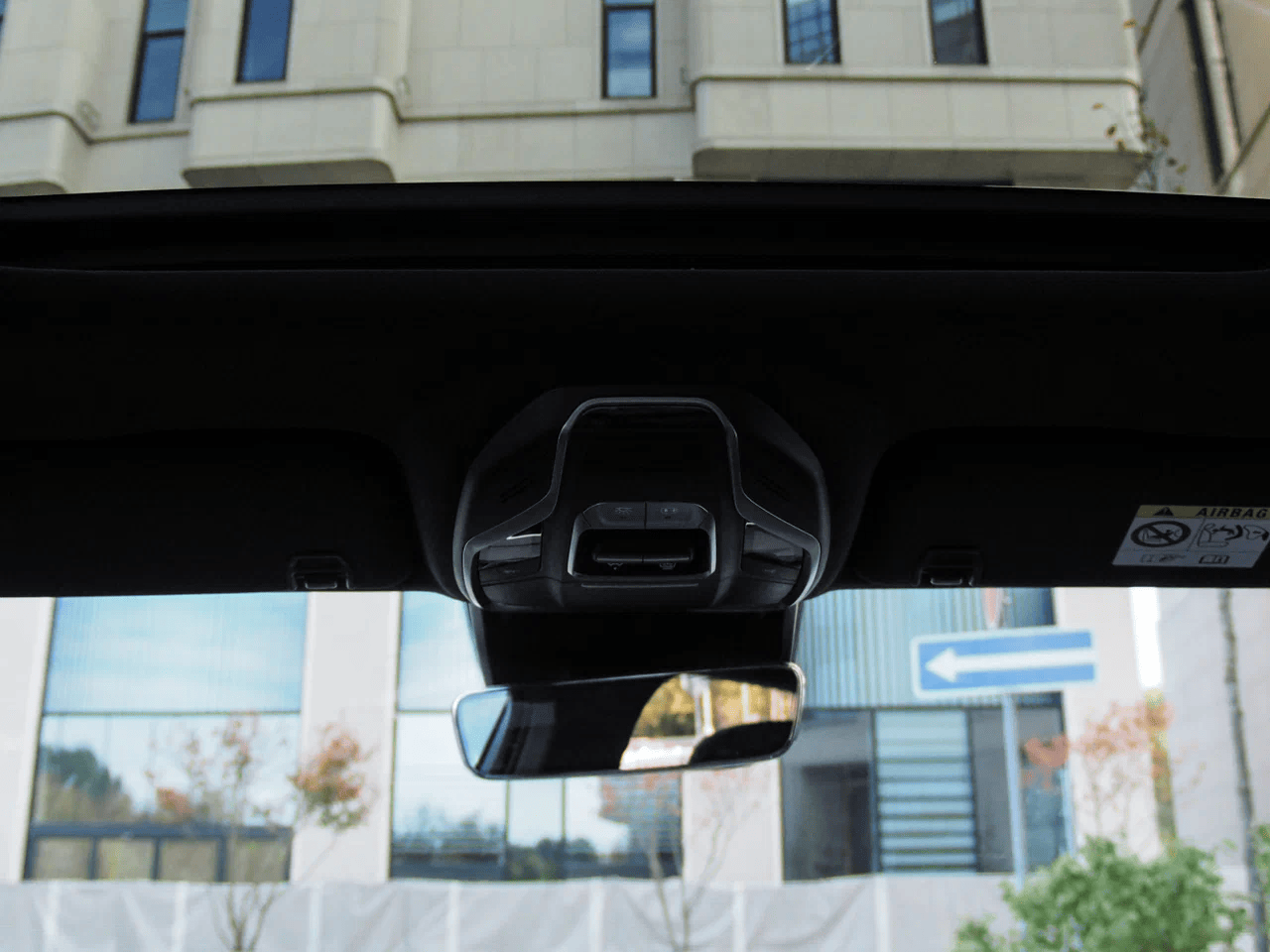 Автосалон: Geely Tugella New
