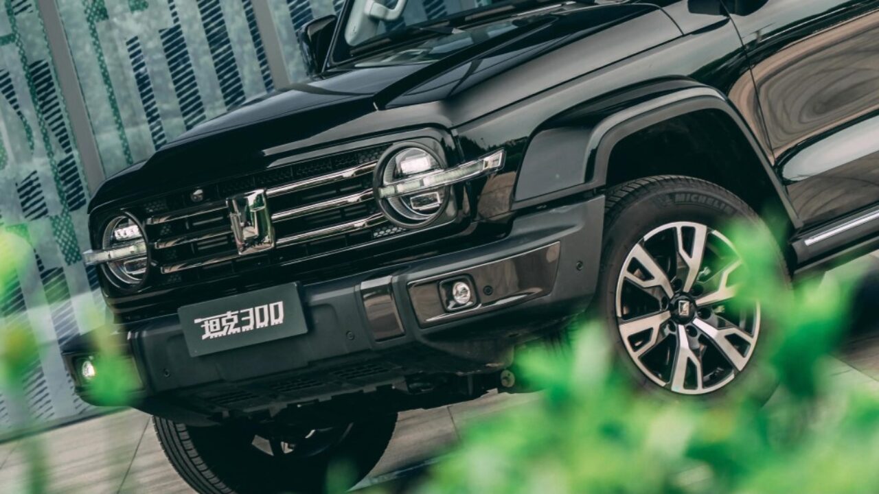 Автосалон: Tank 300