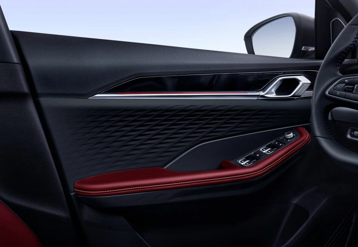 Автосалон: Geely Coolray
