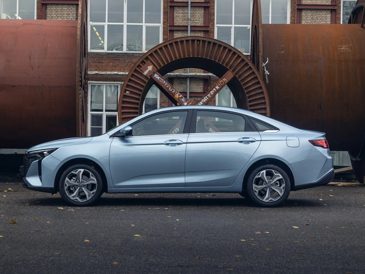 Автосалон: Livan S6 Pro