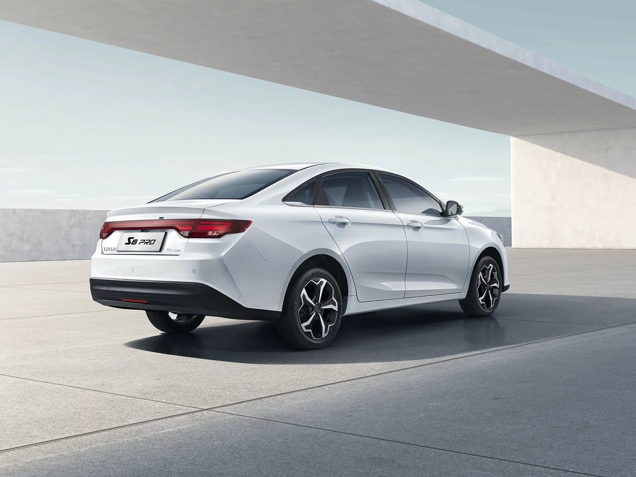 Автосалон: Livan S6 Pro