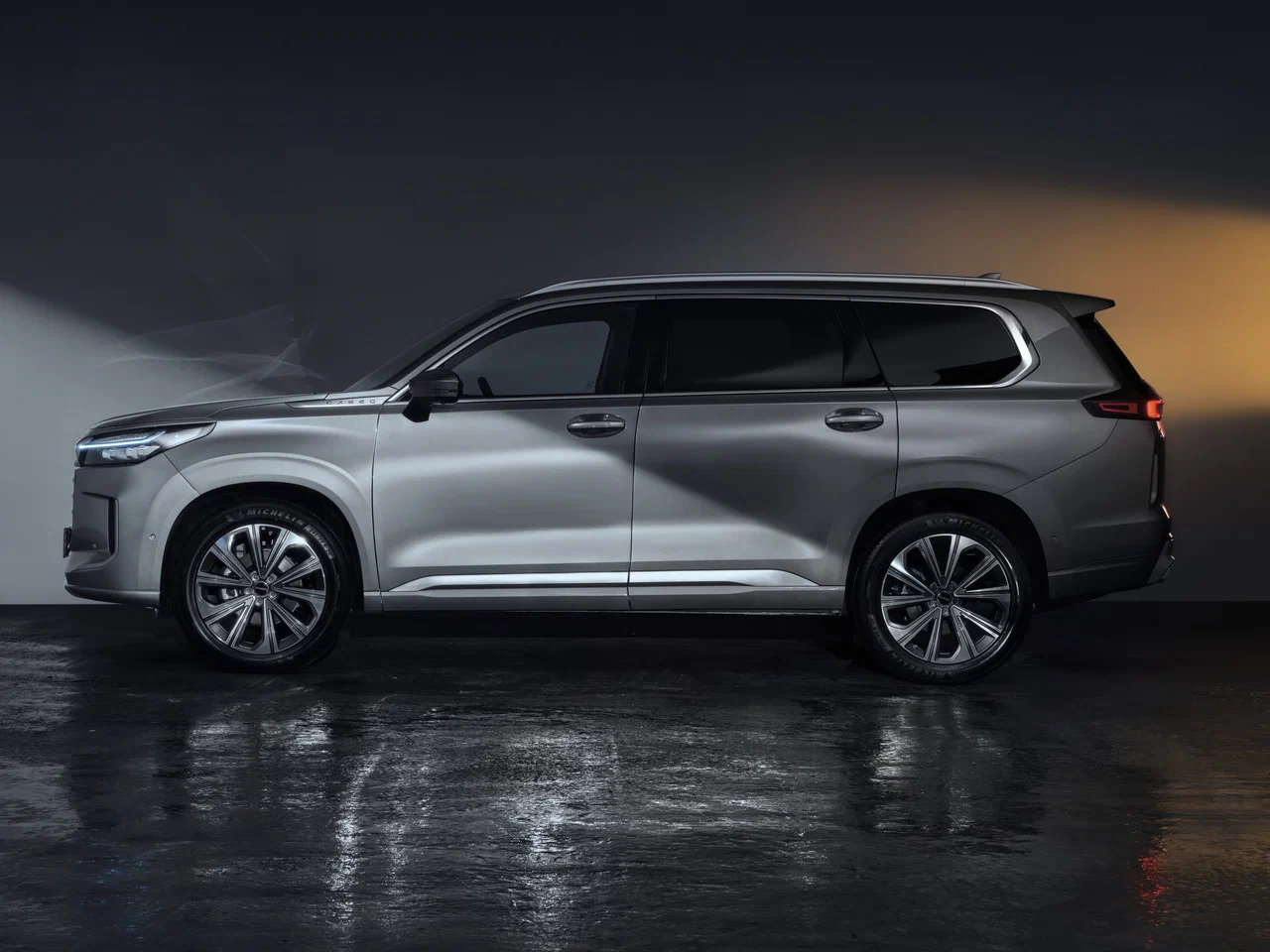 Автосалон: Exeed VX
