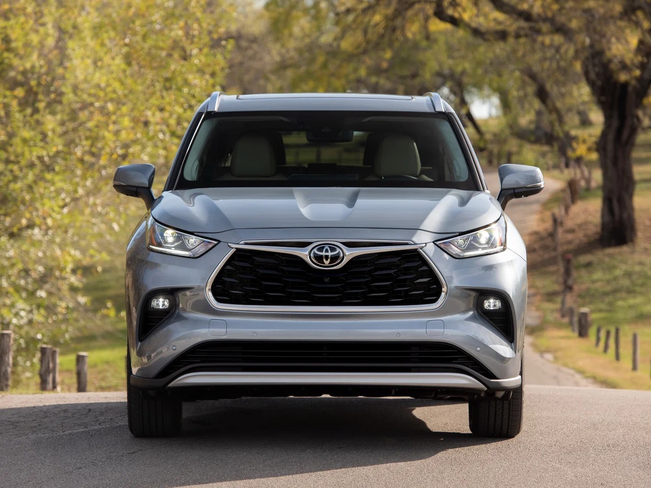 Автосалон: Toyota Highlander