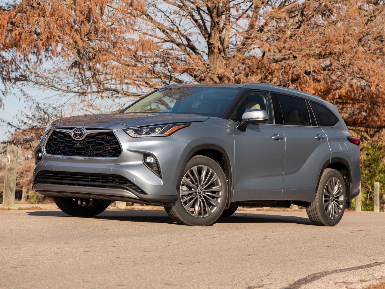 Автосалон: Toyota Highlander