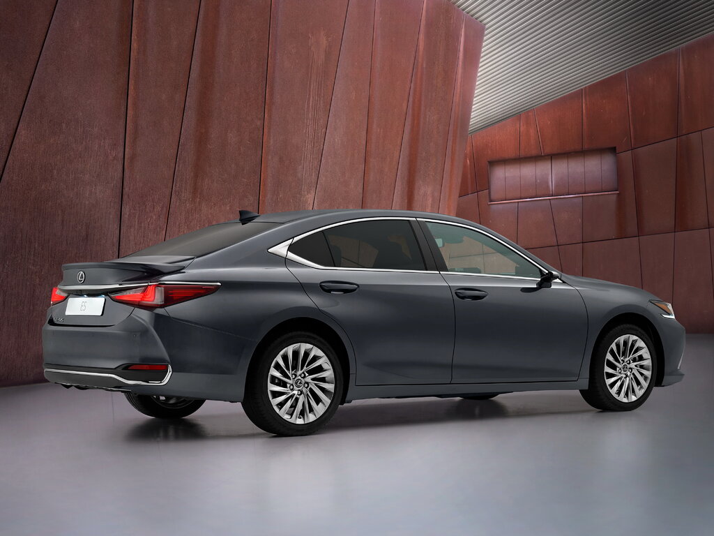 Автосалон: Lexus ES