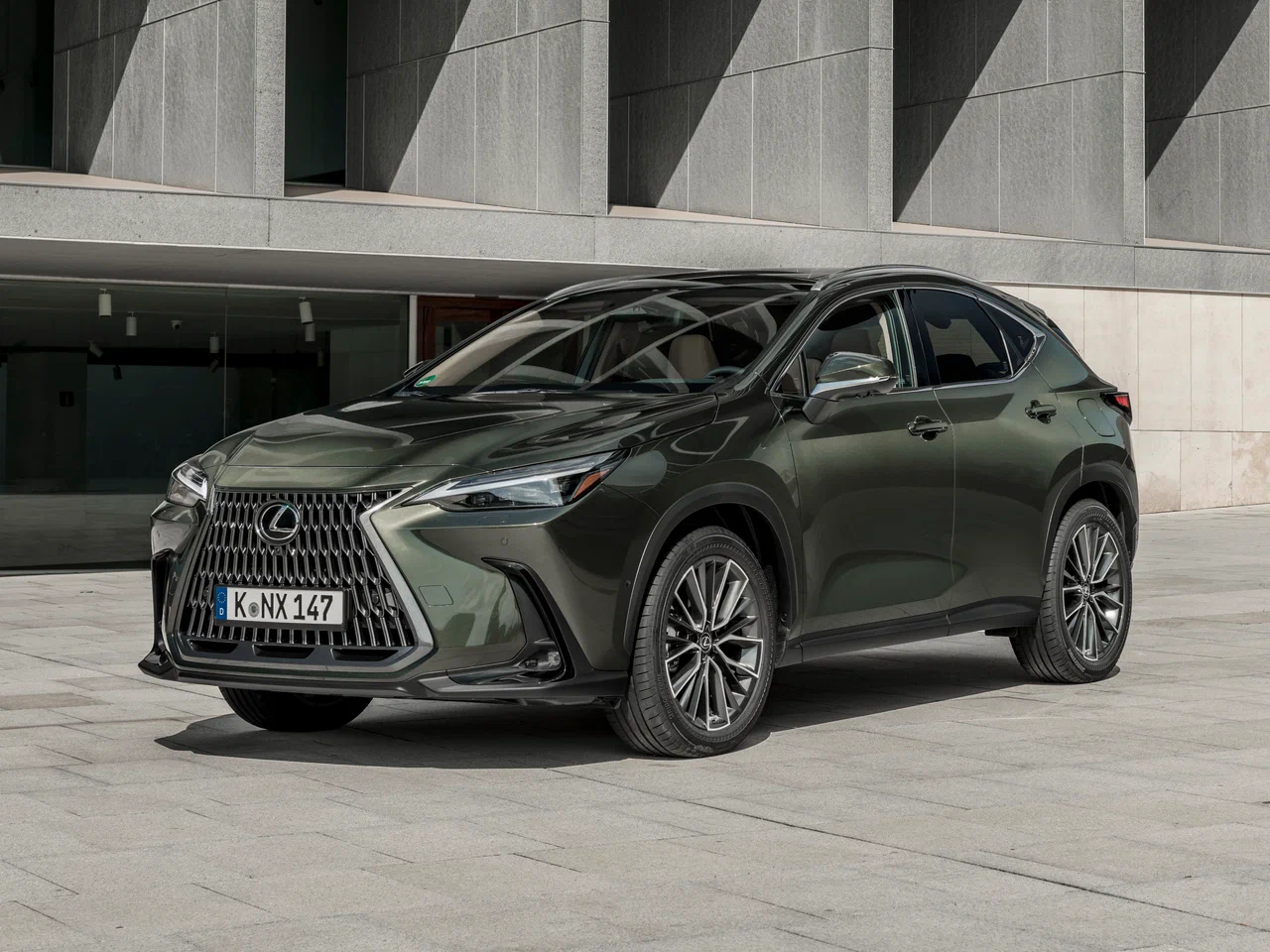 Автосалон: Lexus NX
