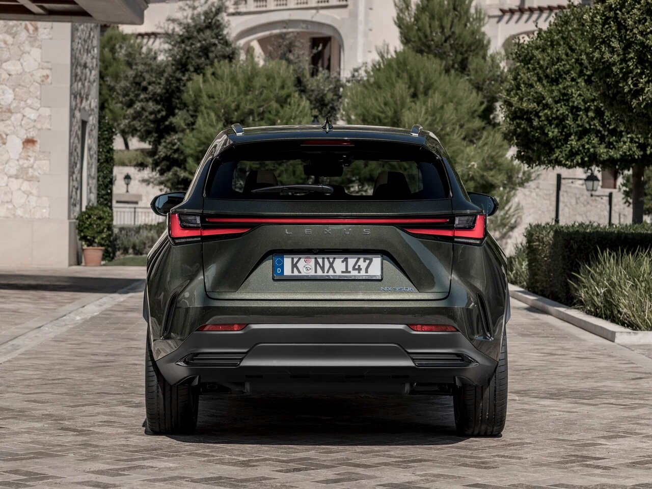 Автосалон: Lexus NX