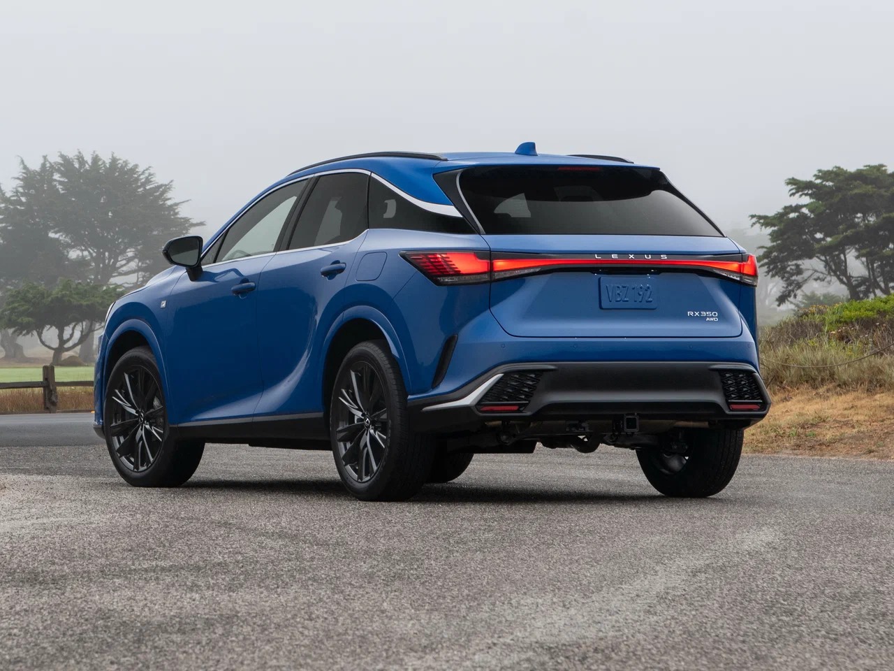 Автосалон: Lexus RX