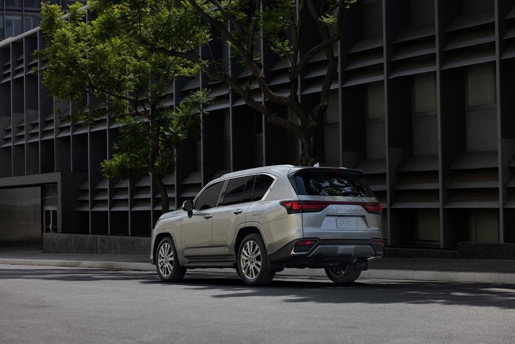 Автосалон: Lexus LX