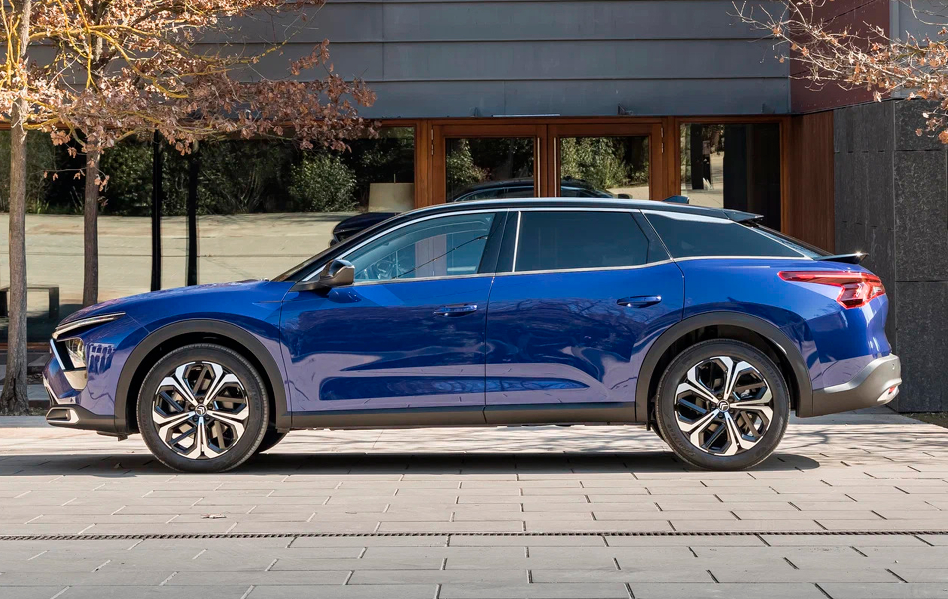 Автосалон: Citroen C5 X