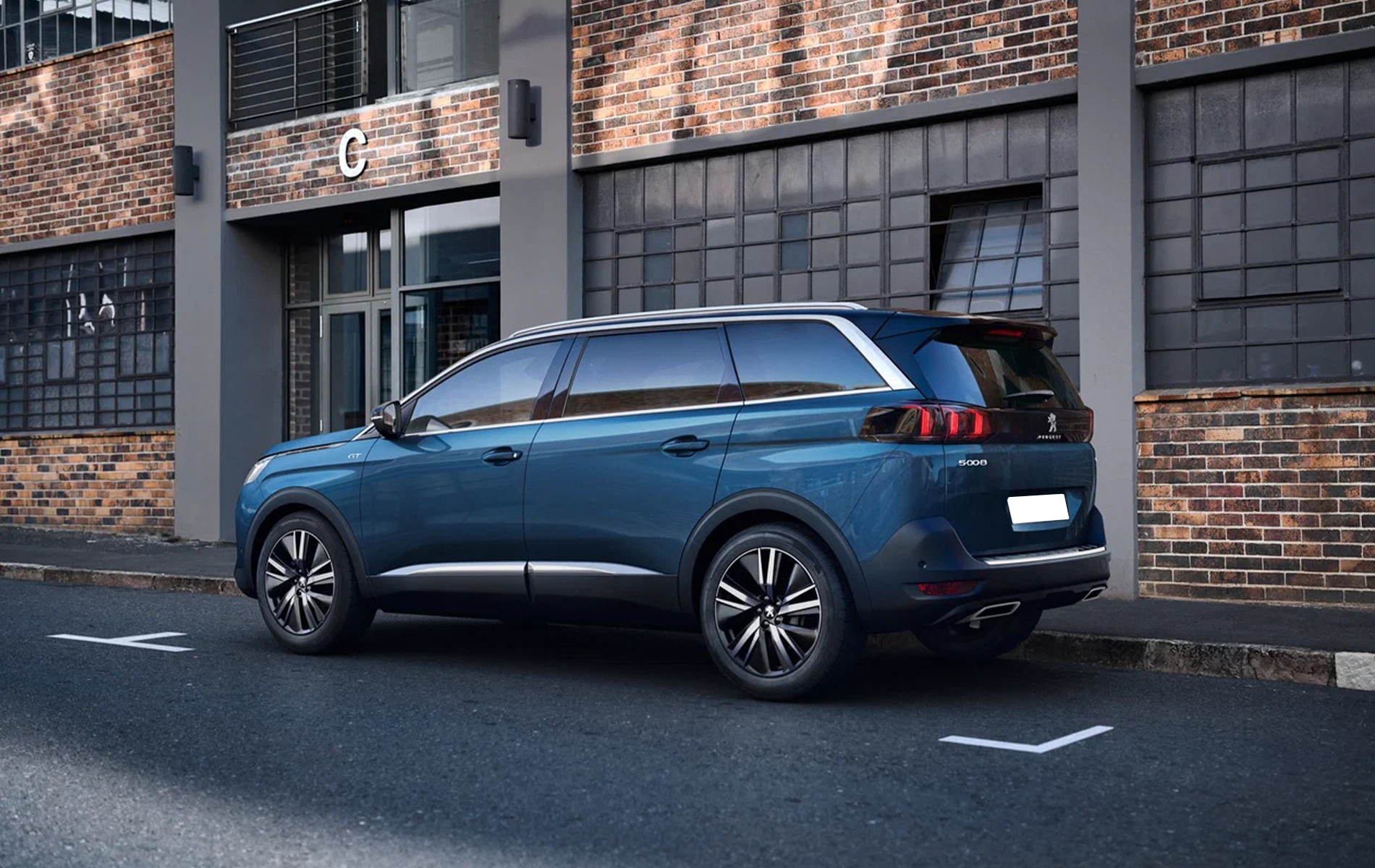 Автосалон: Peugeot 5008