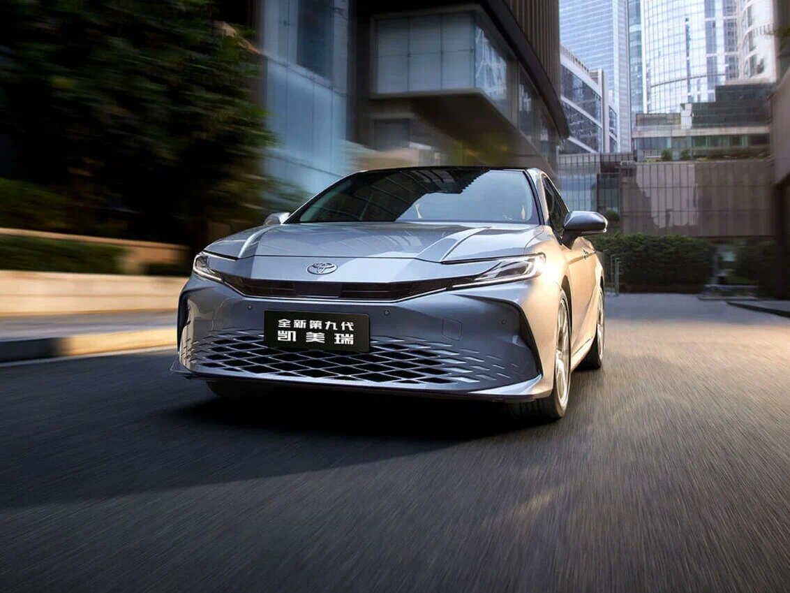 Автосалон: Toyota Camry