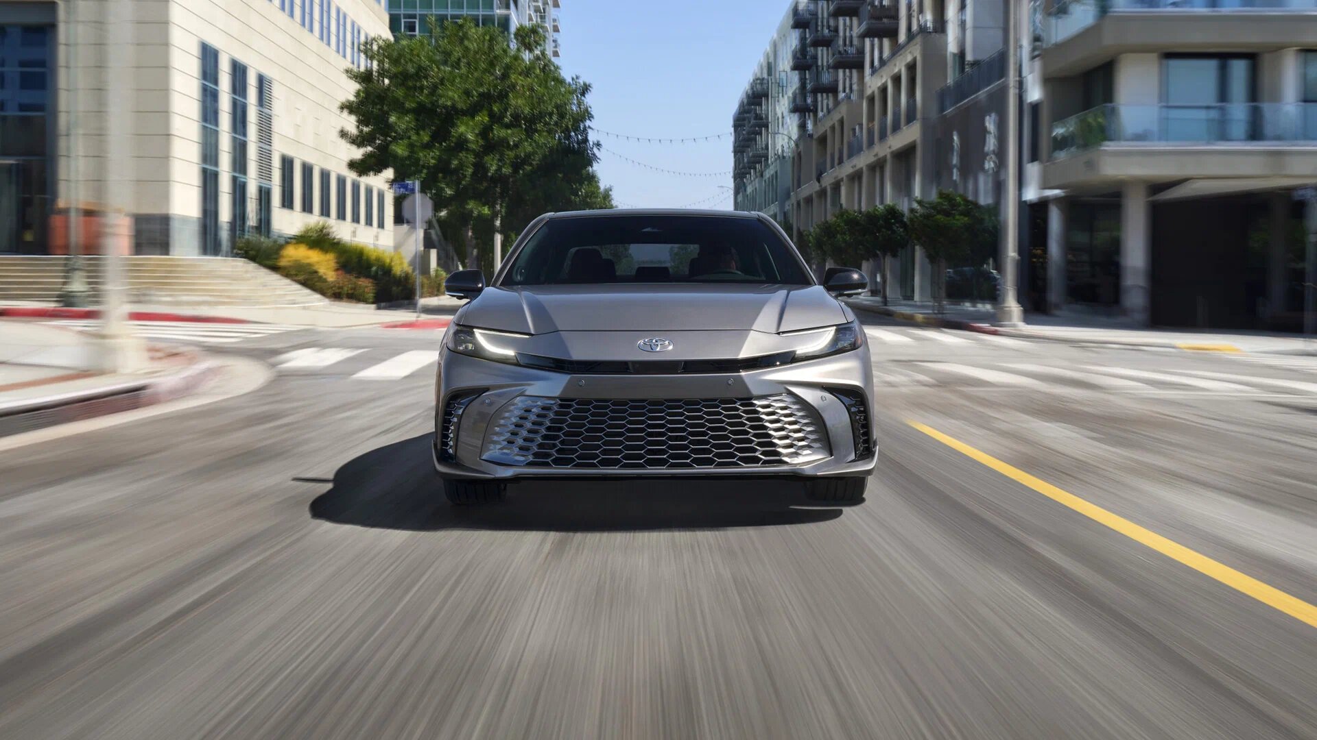 Автосалон: Toyota Camry