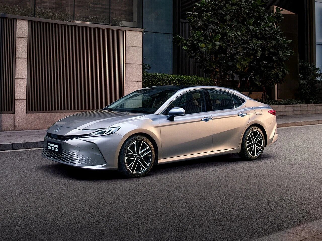 Автосалон: Toyota Camry