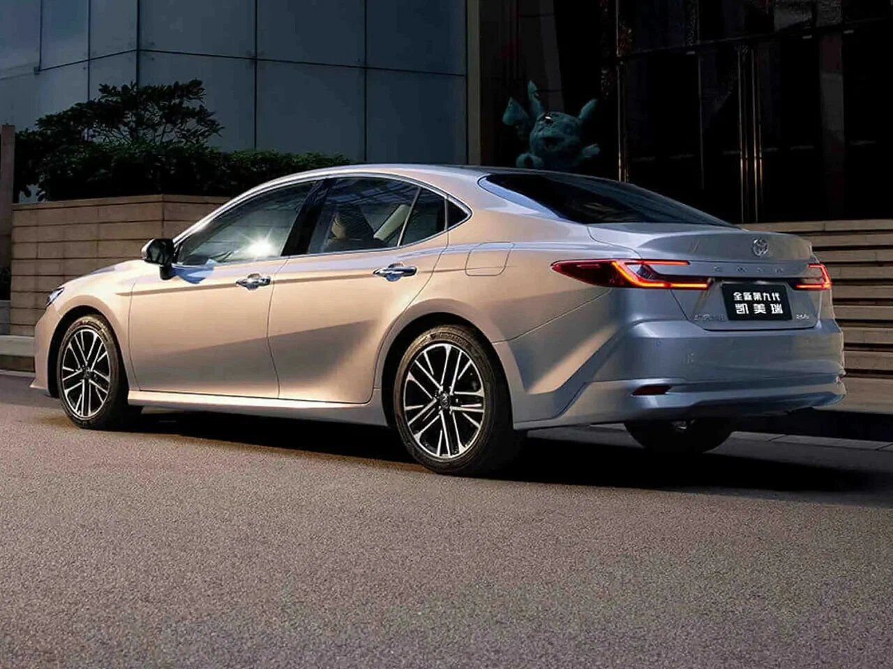 Автосалон: Toyota Camry