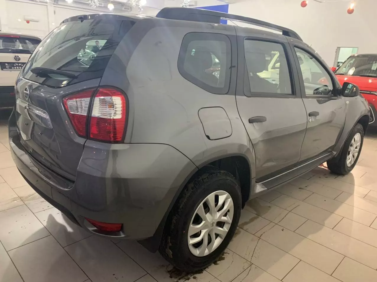 Автосалон: Nissan Terrano
