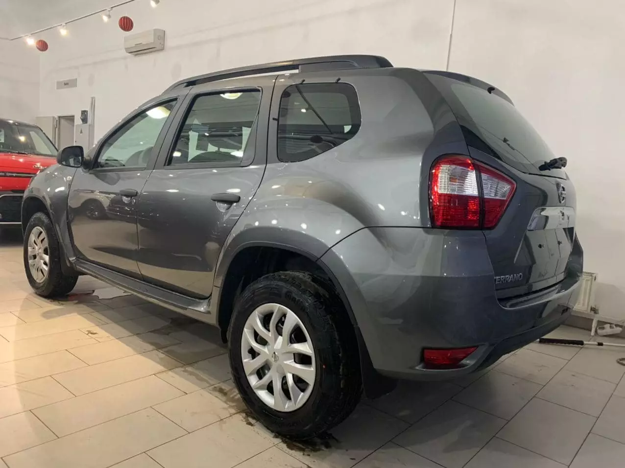 Автосалон: Nissan Terrano