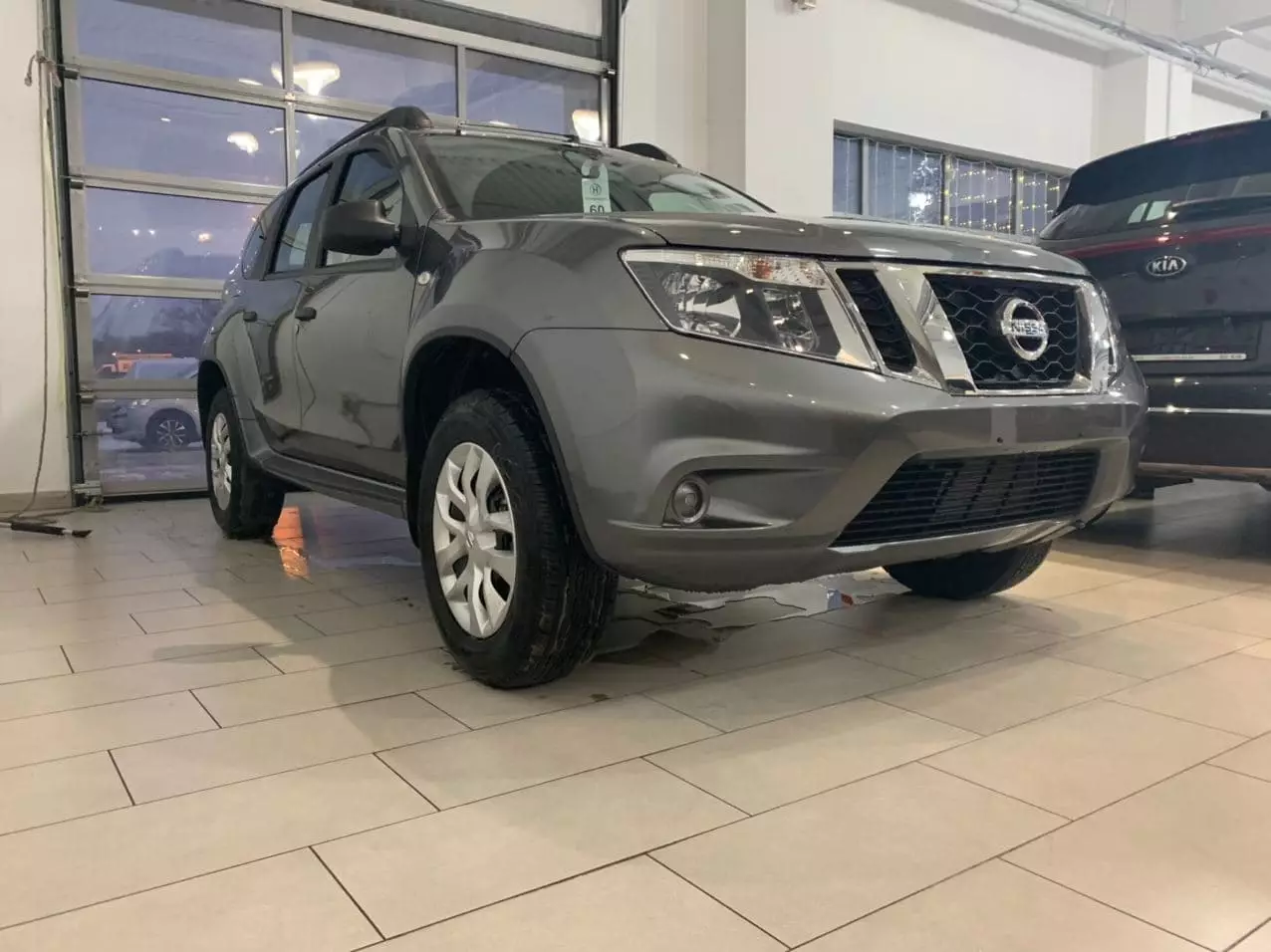 Автосалон: Nissan Terrano
