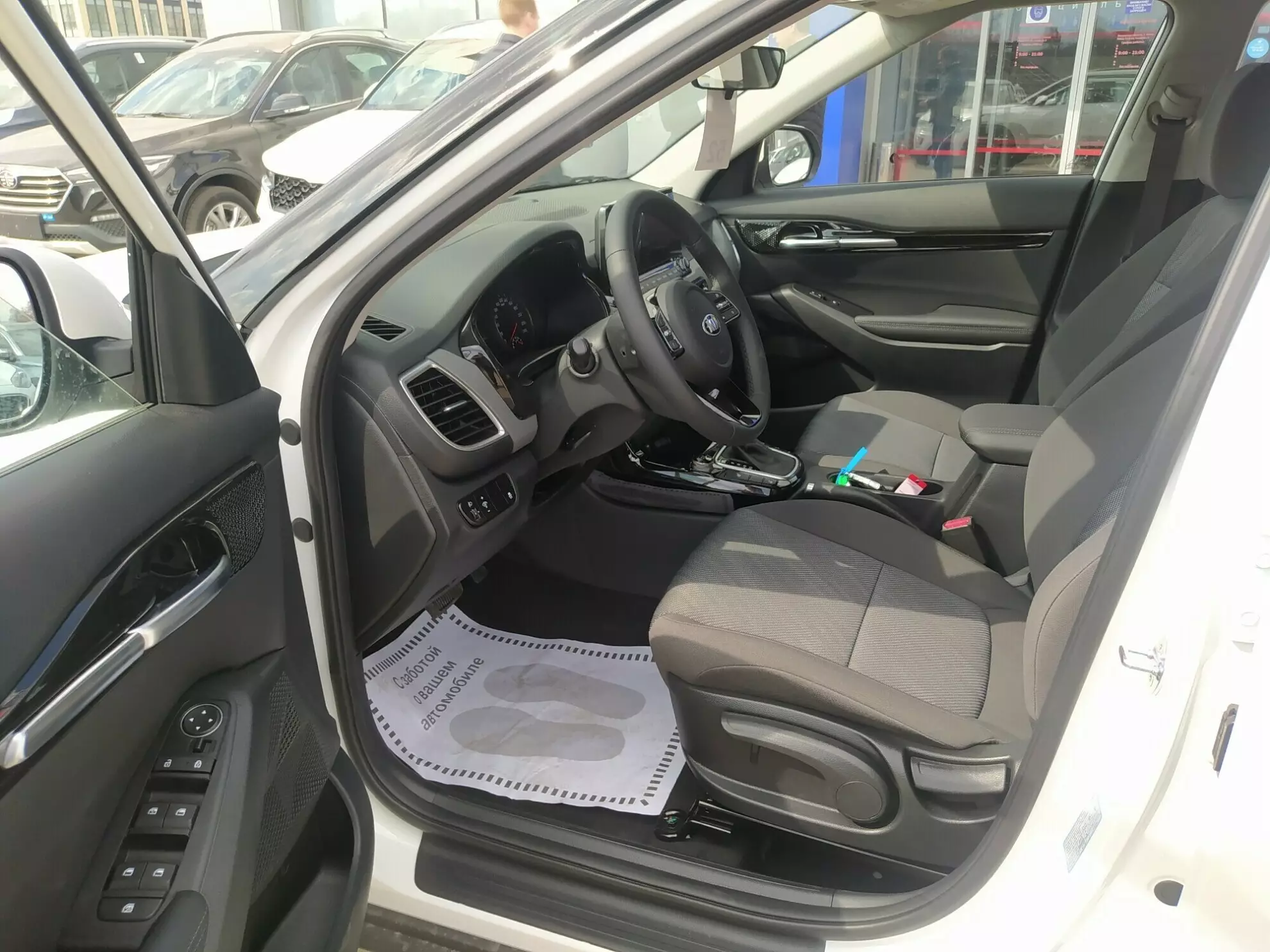 Автосалон: Kia Seltos