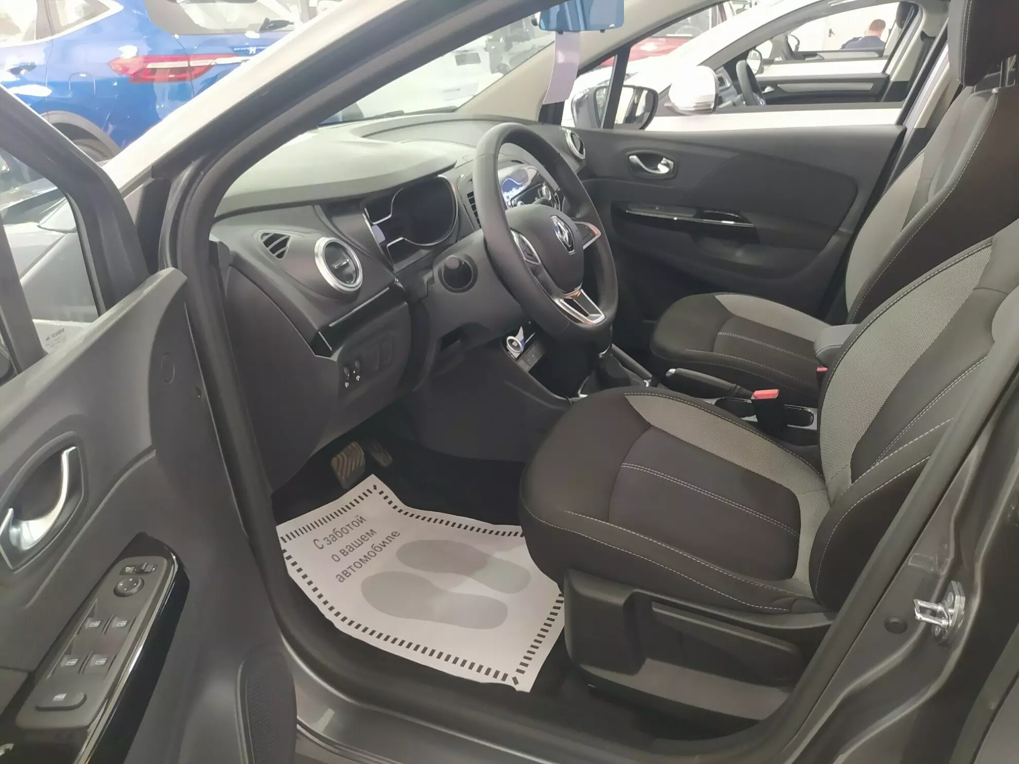 Автосалон: Renault Kaptur