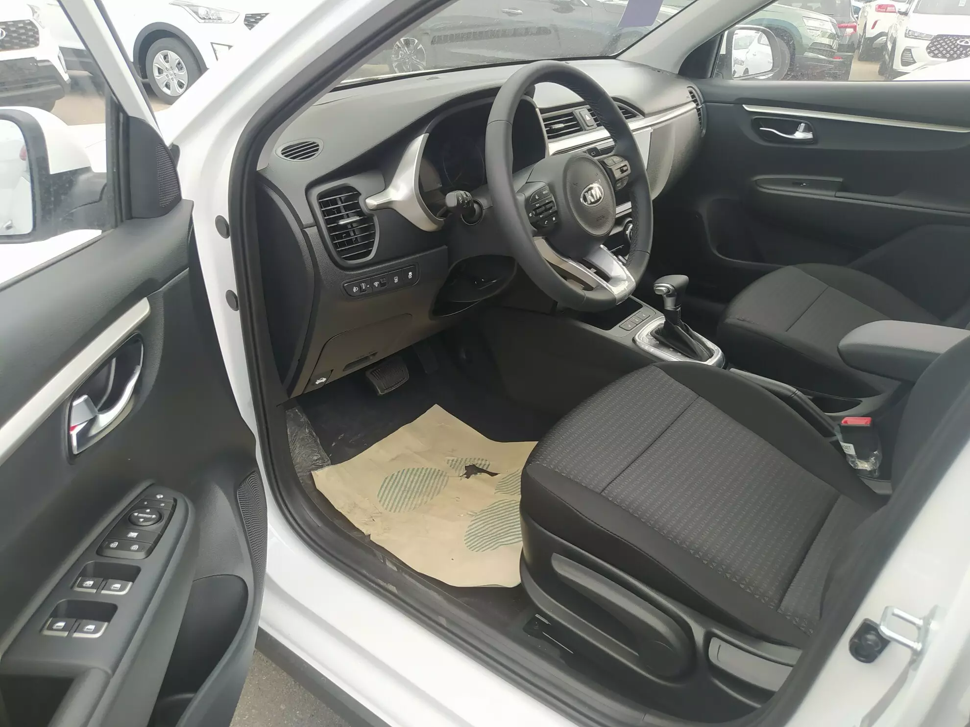 Автосалон: Kia Rio X