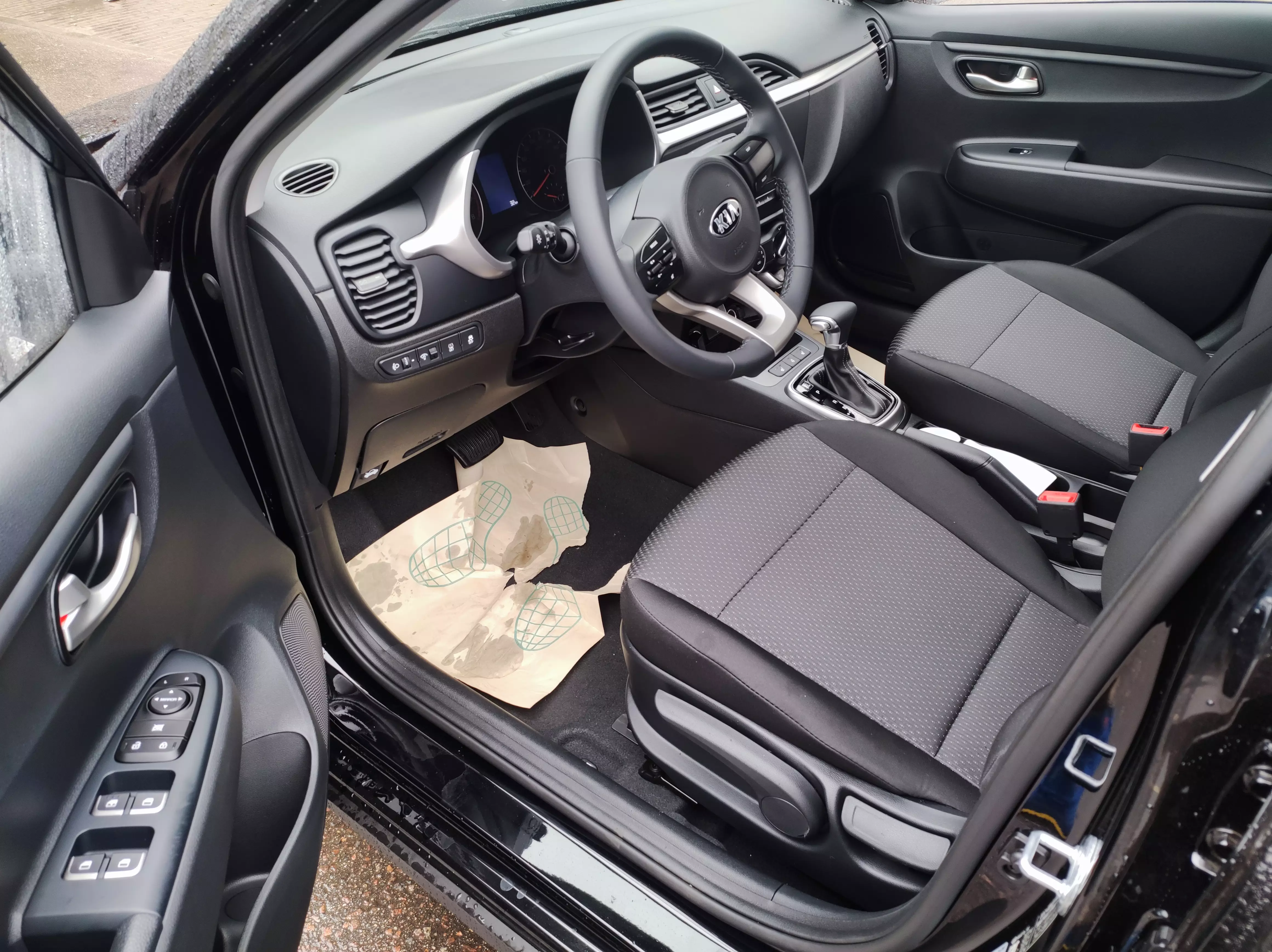 Автосалон: Kia Rio X