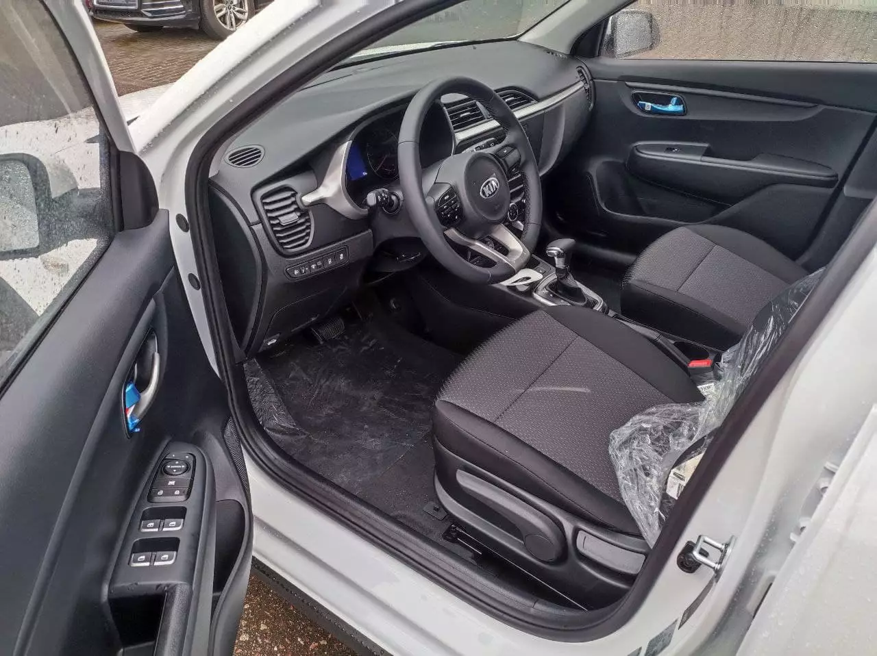 Автосалон: Kia Rio X