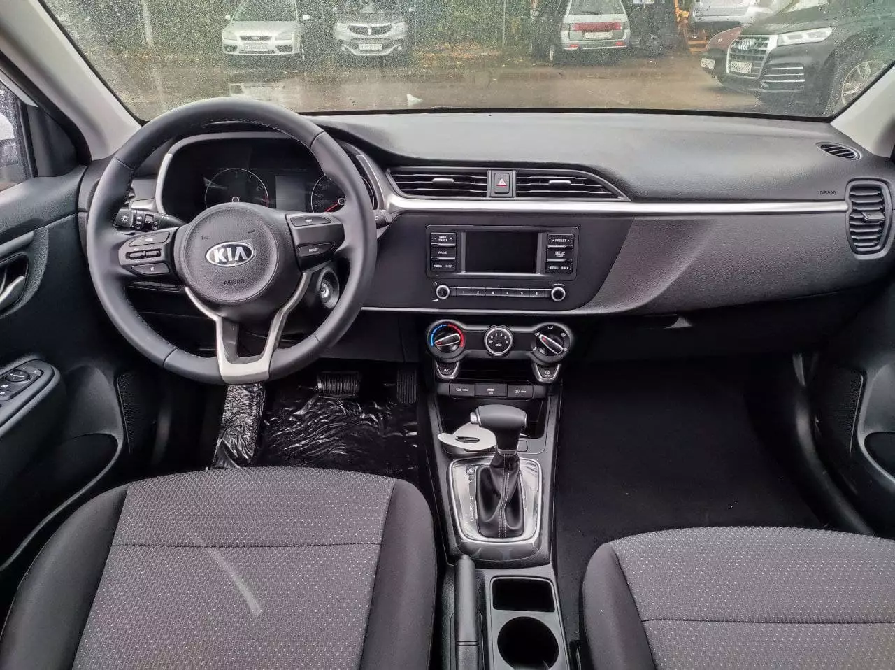 Автосалон: Kia Rio X