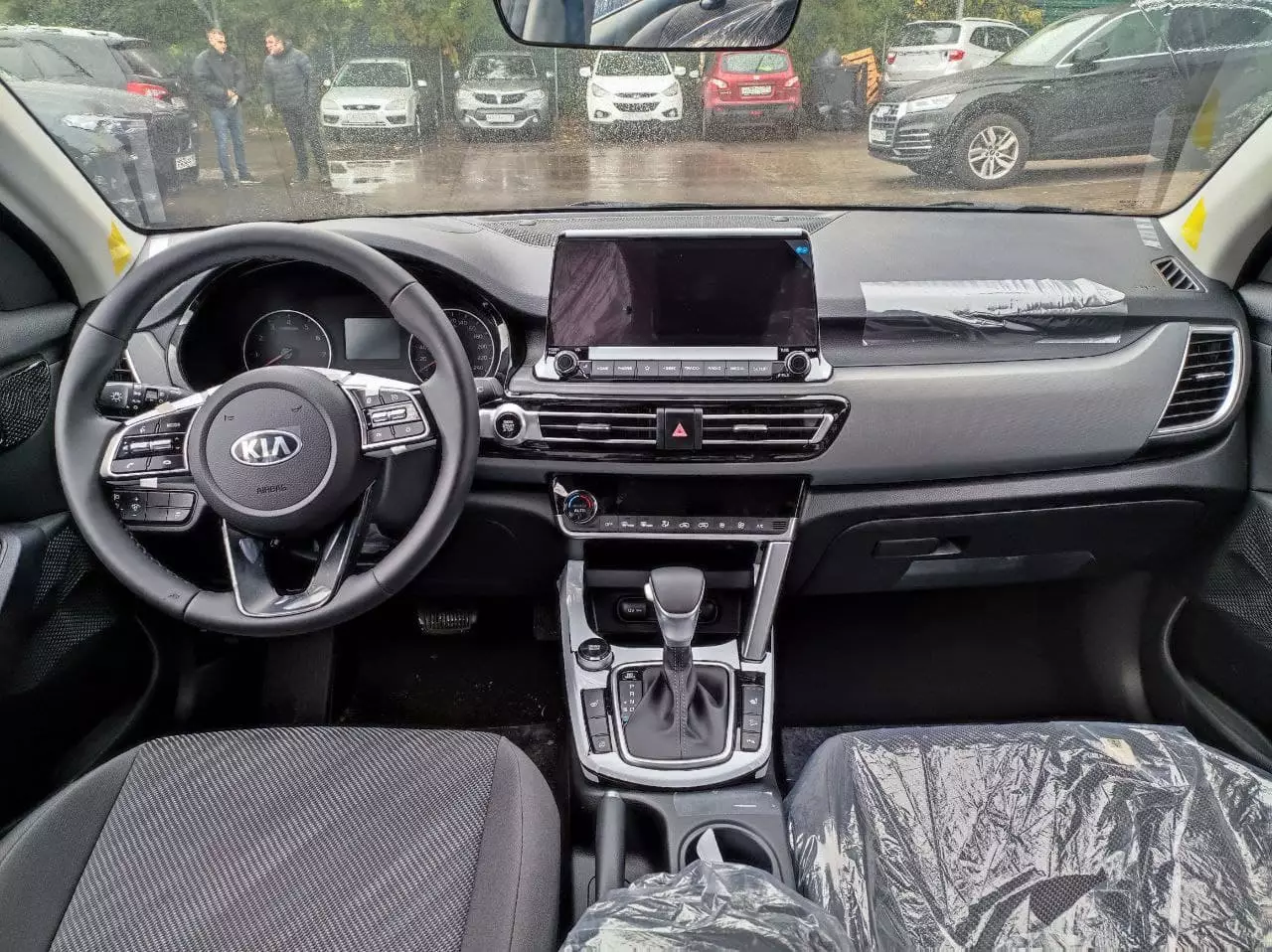 Автосалон: Kia Seltos
